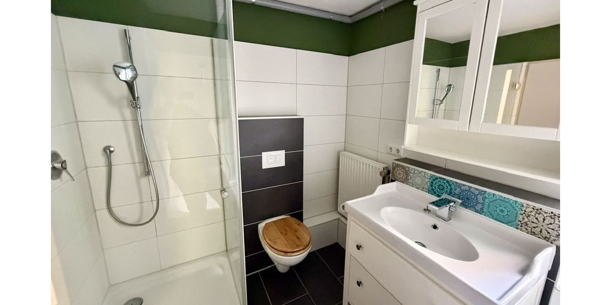 Bad mit Dusche ...