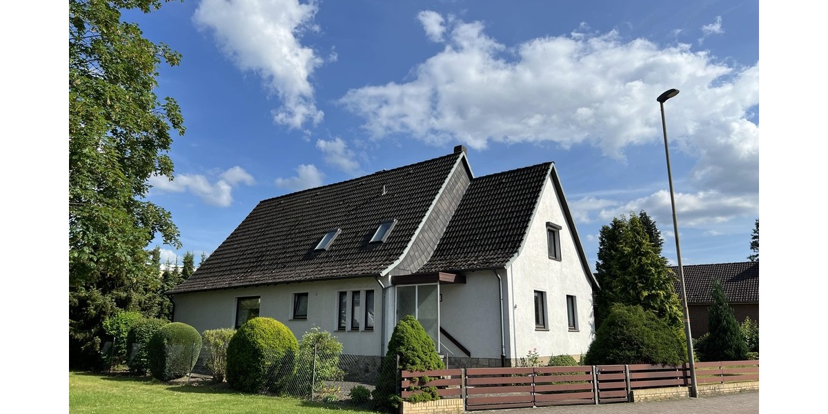 Straßenansicht Wohnhaus